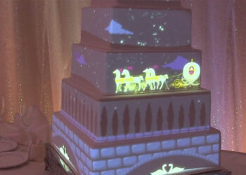 Wedding cake projection mapping