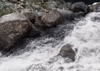 Mountain river simulation and breakdown